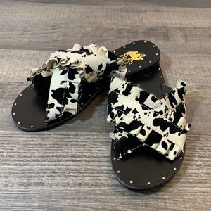 Camels threads animal print cross strap slides sz 8